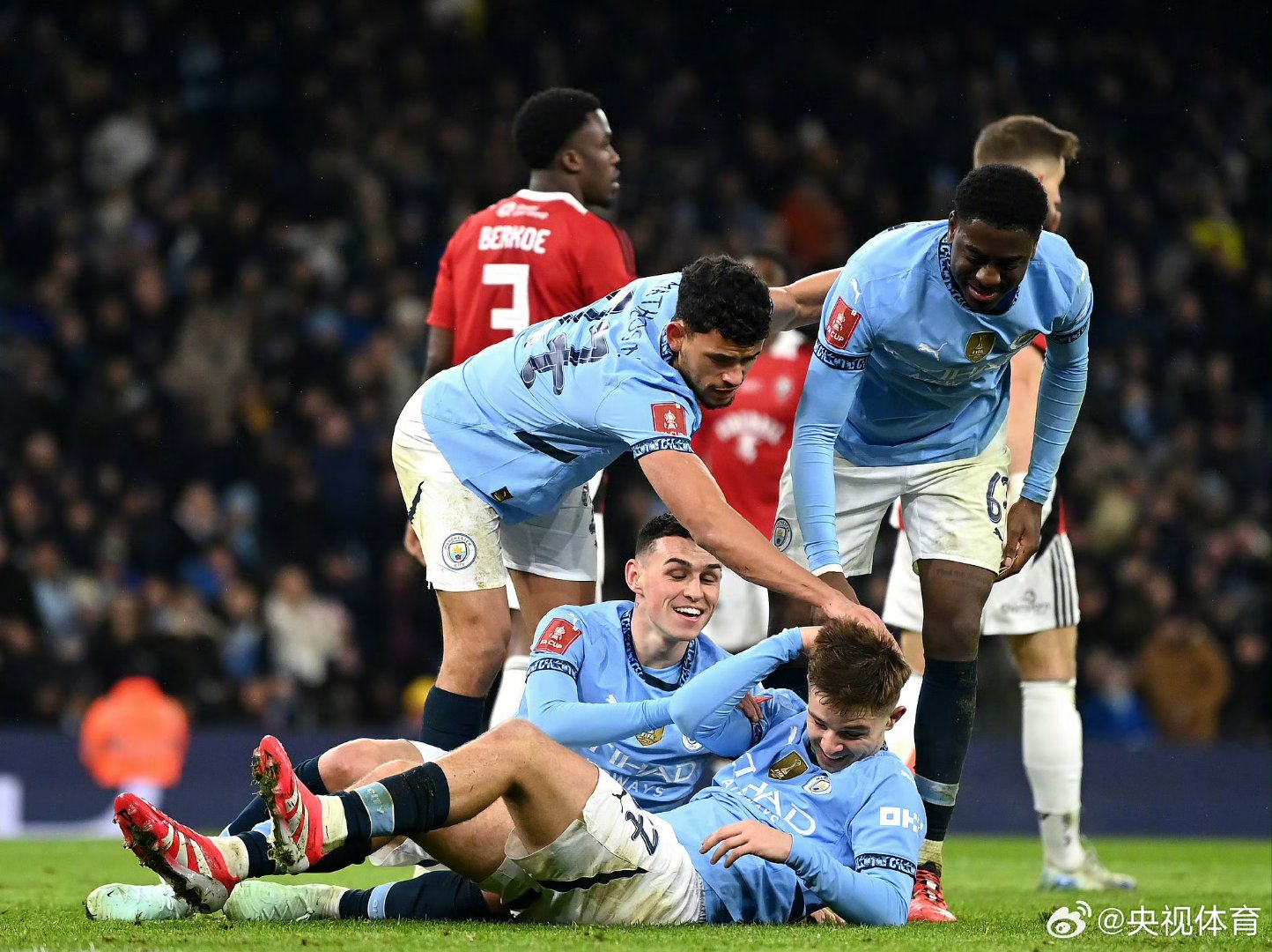 九游官网下载app下载-欧洲足坛:甘冈客场逆袭,多点开花取胜(甘冈客场队服) 第1张 九游官网下载app下载-欧洲足坛:甘冈客场逆袭,多点开花取胜(甘冈客场队服) 第1张